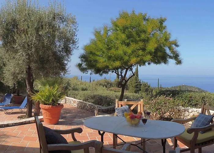 艾格丽斯尼凯塔斯公寓 别墅 *