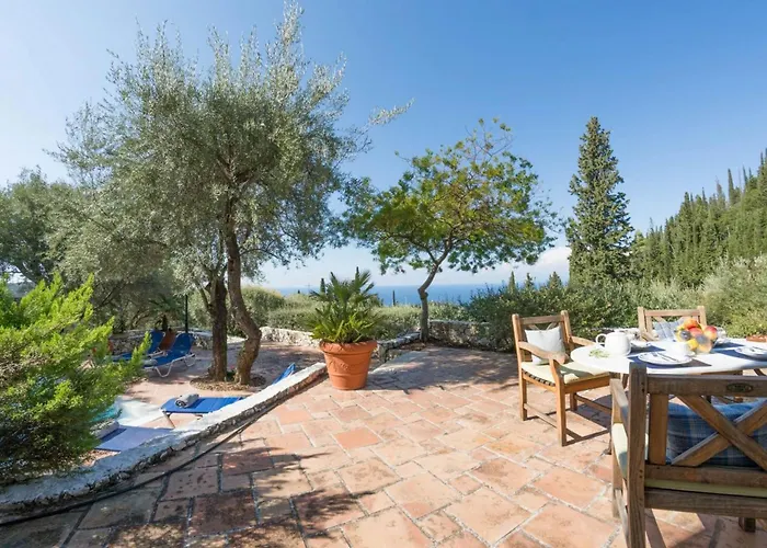 艾格丽斯尼凯塔斯公寓 别墅 *