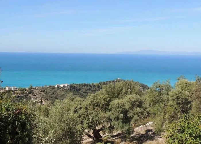 艾格丽斯尼凯塔斯公寓 *