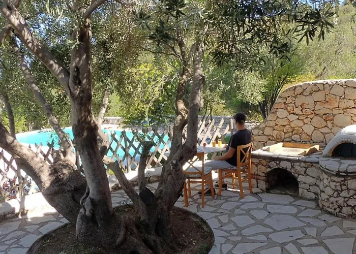 艾格丽斯尼凯塔斯公寓