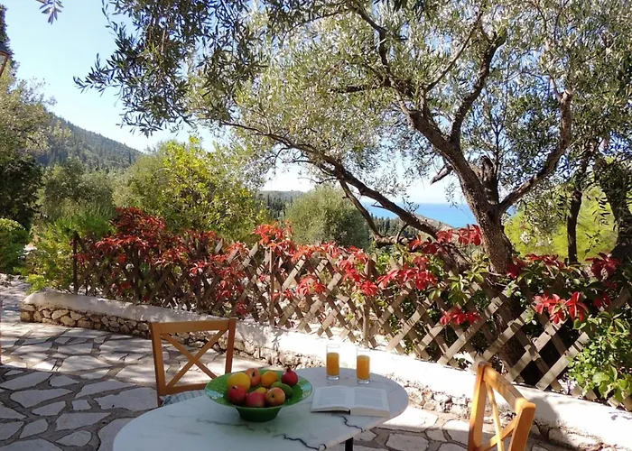 艾格丽斯尼凯塔斯公寓 *