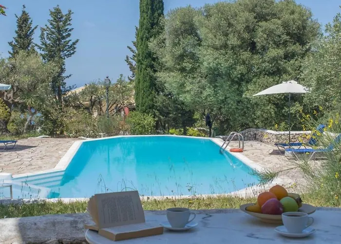 艾格丽斯尼凯塔斯公寓