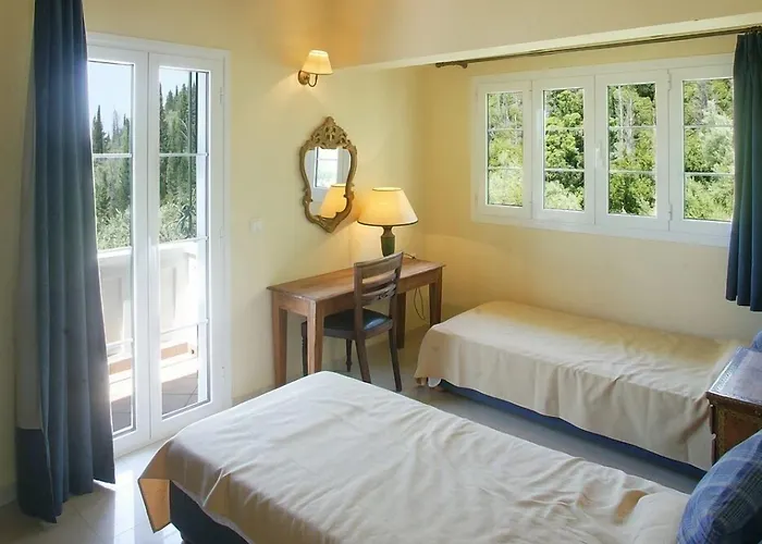 艾格丽斯尼凯塔斯公寓