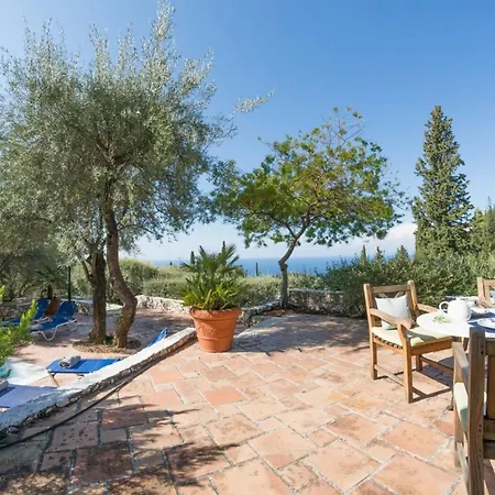 Agios Nikitas Villas Βίλα *