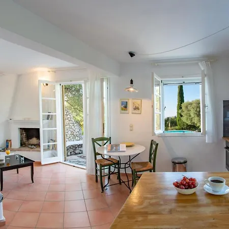Agios Nikitas Villas Βίλα *